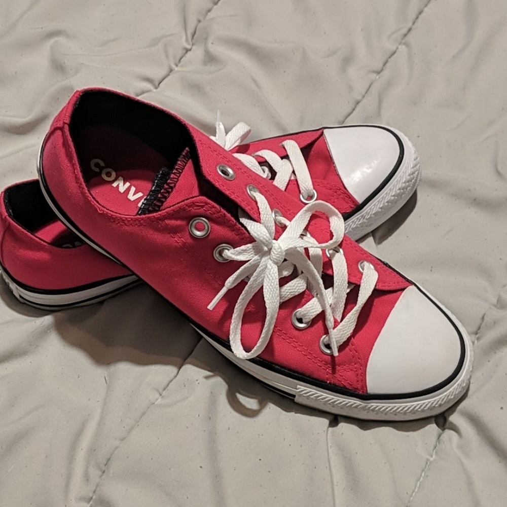 Pink converse (Never worn)